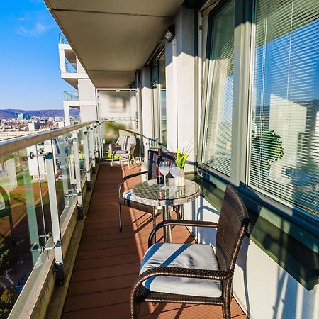 Sunny Apartment With Amazing Terrace On The 13Th Floor Near City Center Bratislava Eksteriør billede