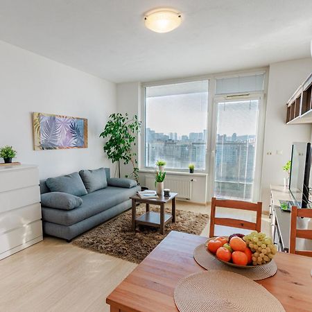 Sunny Apartment With Amazing Terrace On The 13Th Floor Near City Center Bratislava Eksteriør billede