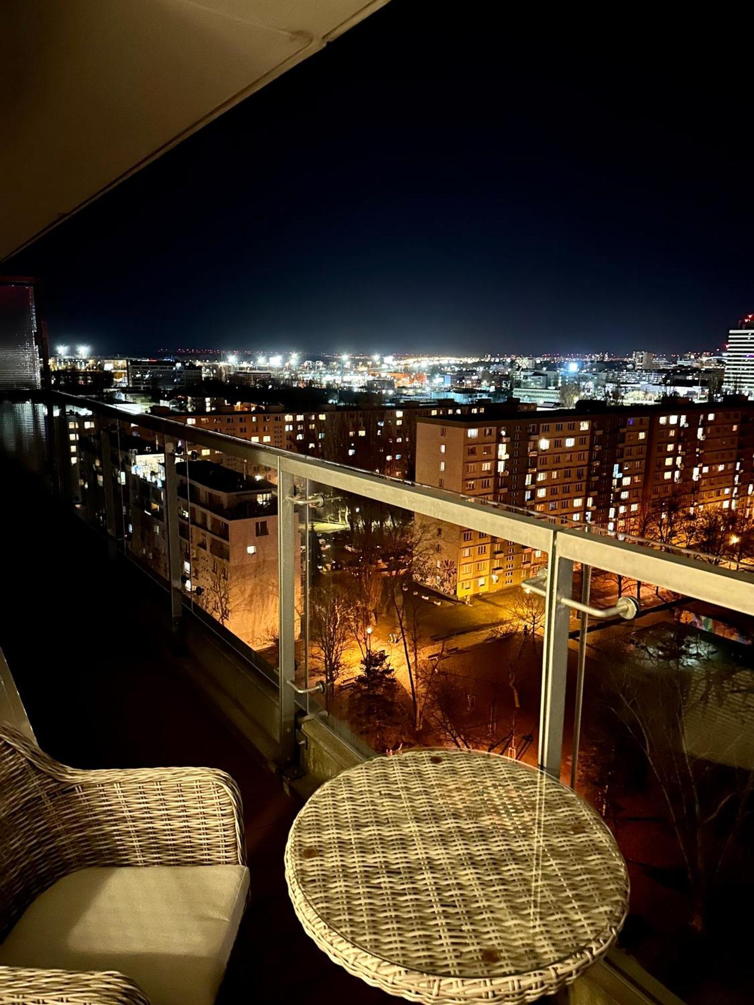 Sunny Apartment With Amazing Terrace On The 13Th Floor Near City Center Bratislava Eksteriør billede
