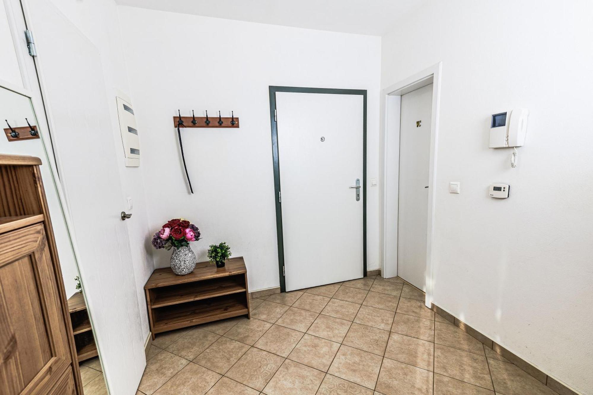Sunny Apartment With Amazing Terrace On The 13Th Floor Near City Center Bratislava Eksteriør billede