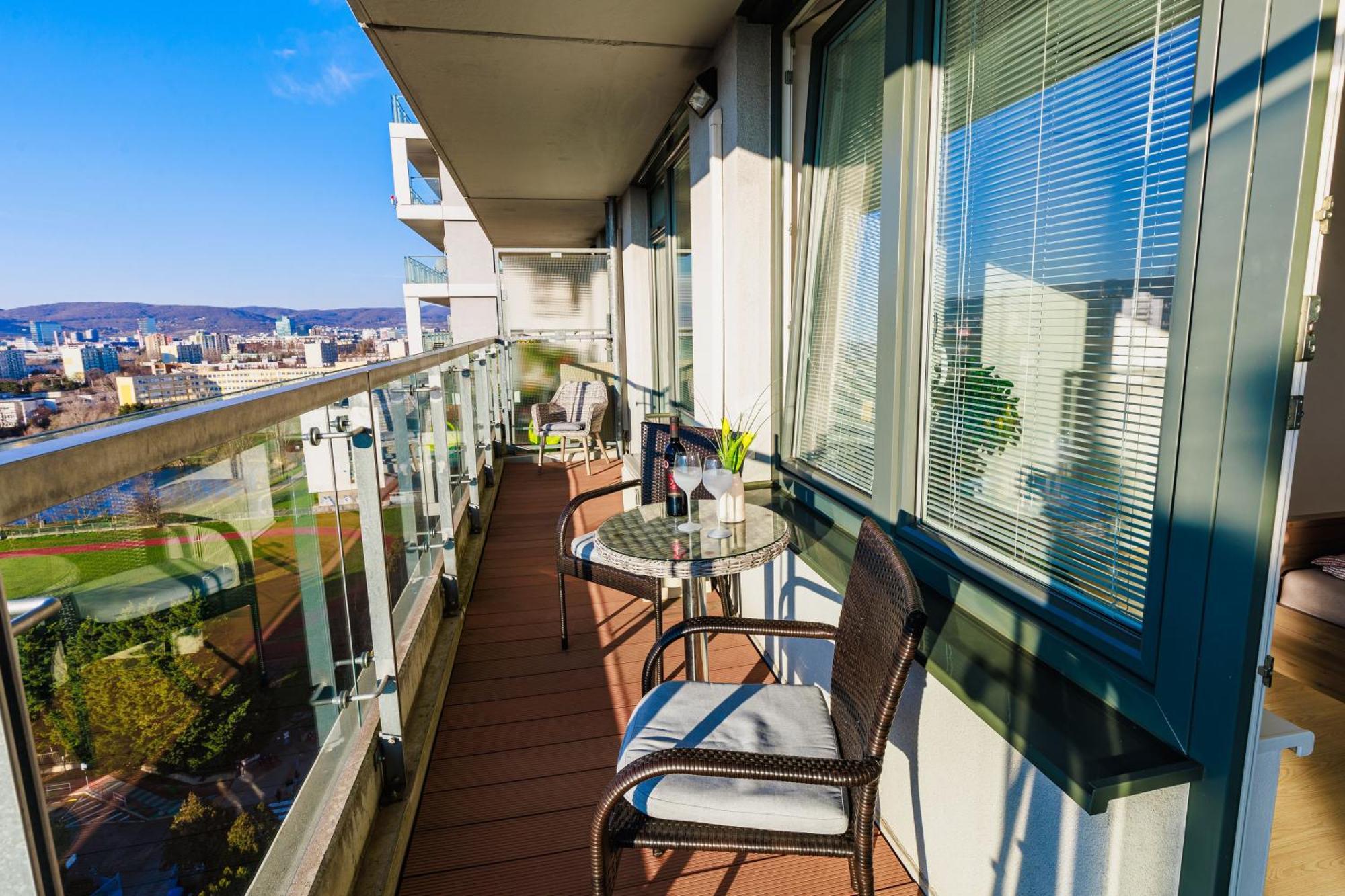 Sunny Apartment With Amazing Terrace On The 13Th Floor Near City Center Bratislava Eksteriør billede