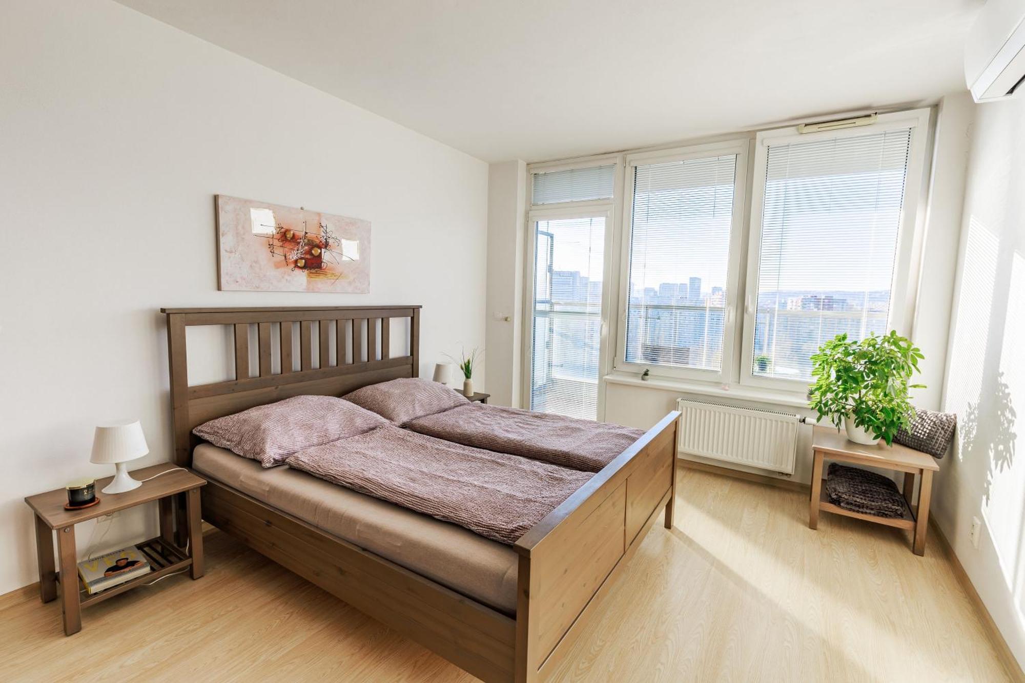 Sunny Apartment With Amazing Terrace On The 13Th Floor Near City Center Bratislava Eksteriør billede