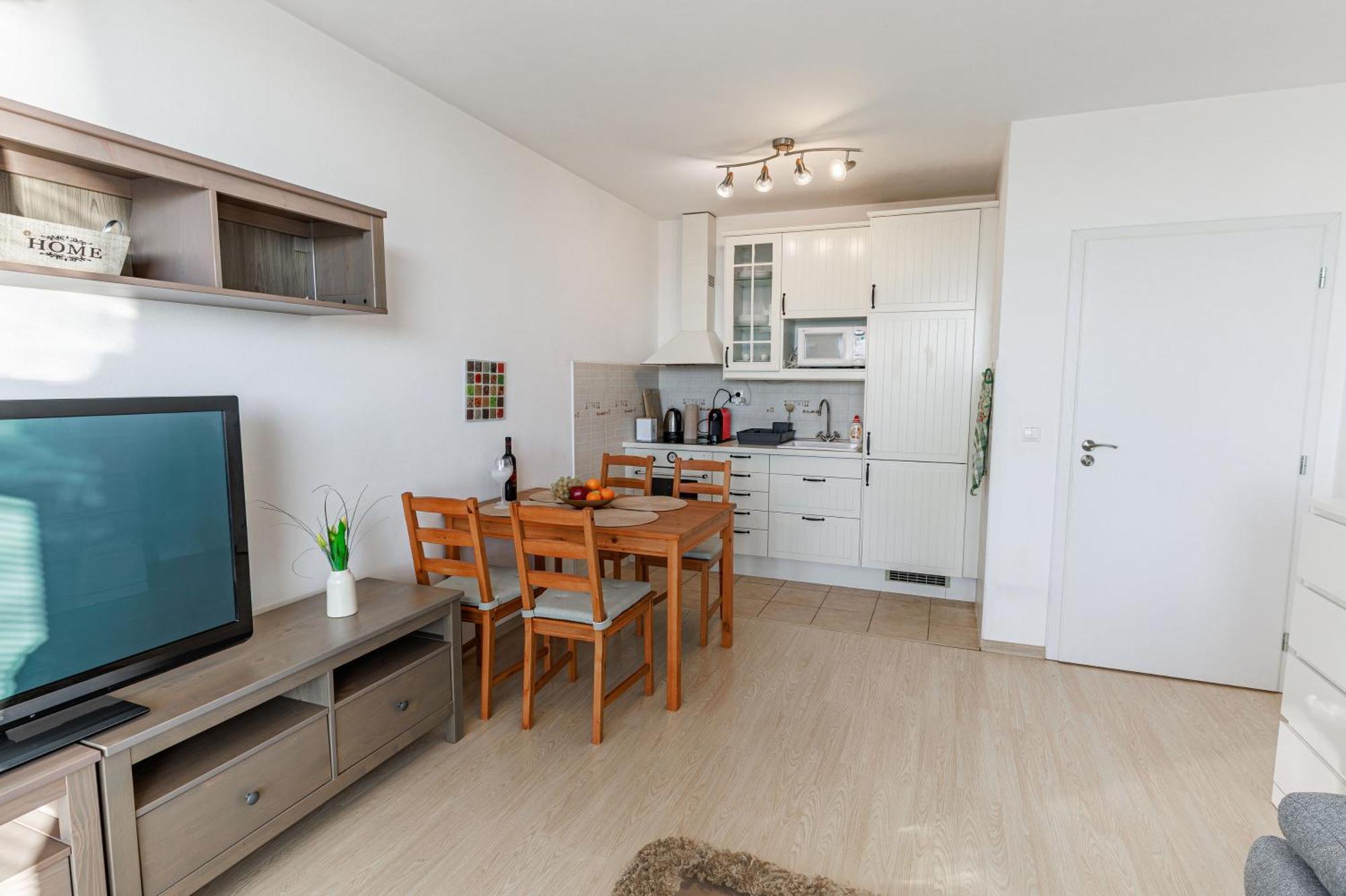 Sunny Apartment With Amazing Terrace On The 13Th Floor Near City Center Bratislava Eksteriør billede