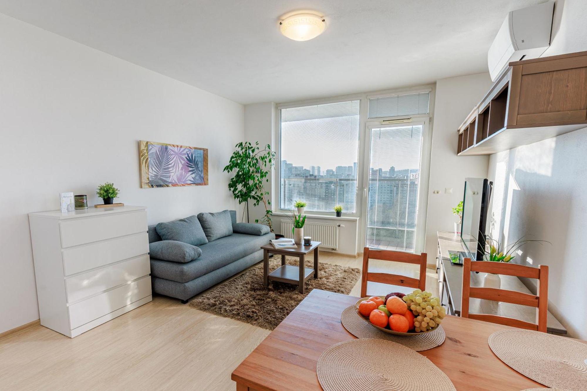 Sunny Apartment With Amazing Terrace On The 13Th Floor Near City Center Bratislava Eksteriør billede